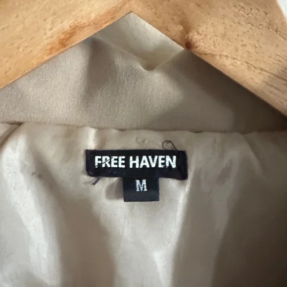 Cropped Khaki Utility Jacket - Women - Picture 2 of 6